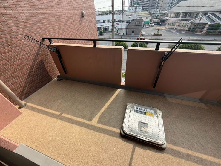 日当たりの良いバルコニーです。バルコニーは2か所ございます