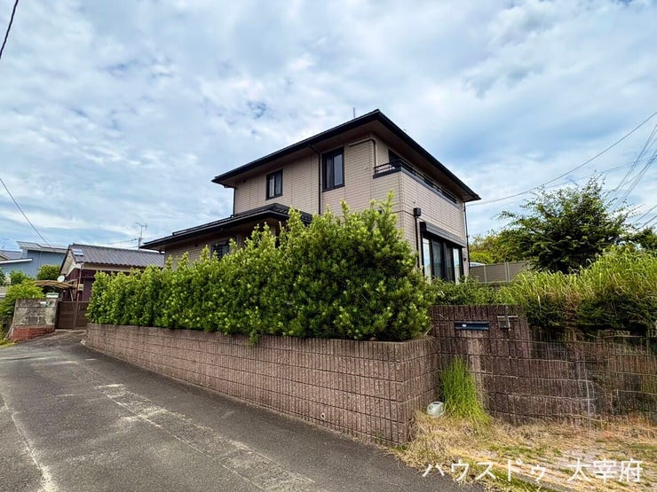 【外観】
■所在地:筑紫野市針摺東1丁目
■建物構造:軽量鉄骨造地上2階建て
■駐車台数:1台
■現況:空家
■引渡日:相談