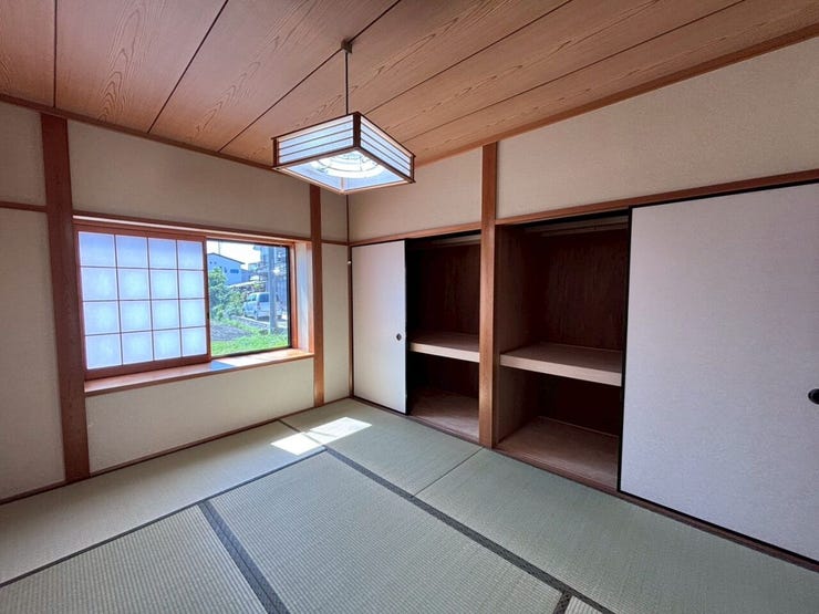 お布団や季節ものの片付けに便利な、大容量の押入れ付き!