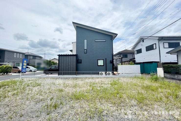マックスバリュ駒井沢店まで徒歩13分。仕事帰りの買い物もスムーズな、暮らしやすい環境です。