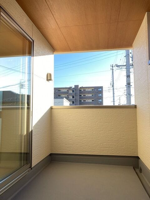 採光に優れたインナーバルコニーです。晴れた日には洗たく物がよく乾きます。(同社施工例)