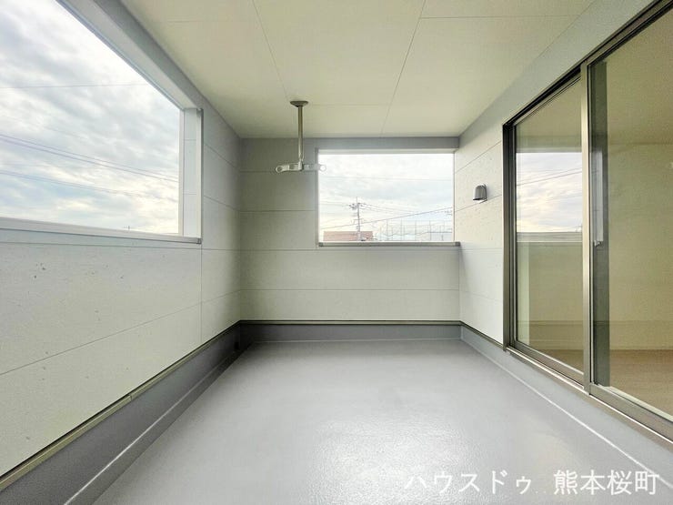 ■空の下の開放的な特等席■日光浴や読書、外の空気を感じながらリフレッシュ。暮らしを豊かにする、もう一つの心地よい空間です。