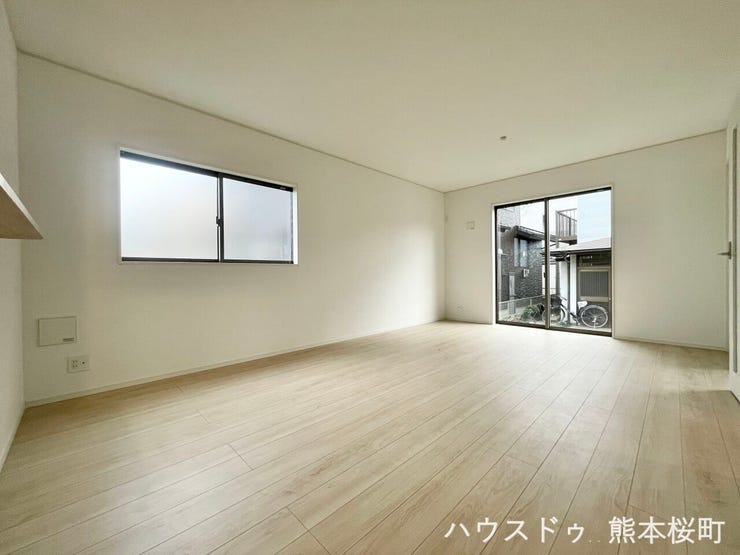 ■安らぎと笑顔の中心地■陽光が優しく降り注ぎ、会話が自然と弾む。ここでは、毎日が特別な時間へと変わります。