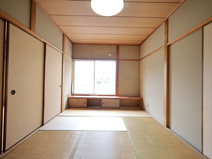 畳のやさしい質感が心地よい、くつろぎの時間をつくる和室です。