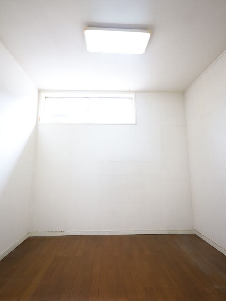 季節物やストック品をまとめて収納できる納戸を備え、住まいがすっきり整います。
