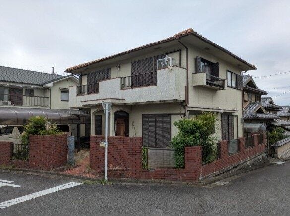 【外観】
南東・北東の角地(幅員約5.8m)、土地約58坪