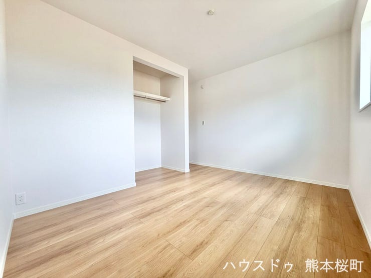 ■2階6.5帖洋室■寝室、書斎、趣味の部屋。家族の成長やライフスタイルに合わせ、様々な使い方ができる快適な空間です。