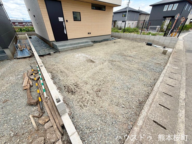 ■車と趣味の幅が広がる場所■単なる駐車スペースではない、洗車やタイヤ交換、DIYにも使える多目的な屋外スペースです。