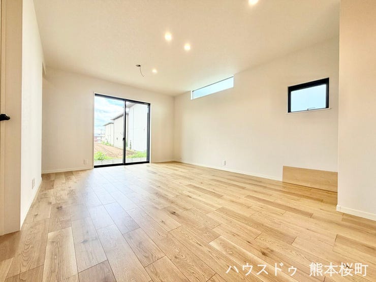 ■安らぎと笑顔の中心地■陽光が優しく降り注ぎ、会話が自然と弾む。ここでは、毎日が特別な時間へと変わります。