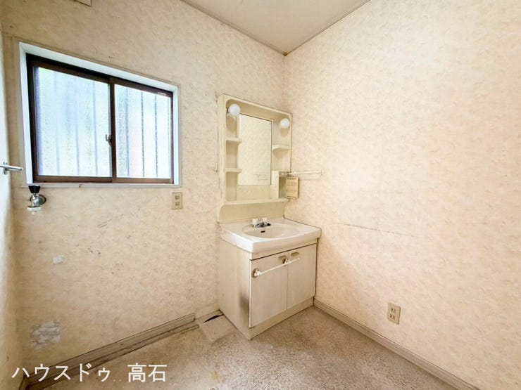 窓があるので浴室からの湿気を逃がすことができます。