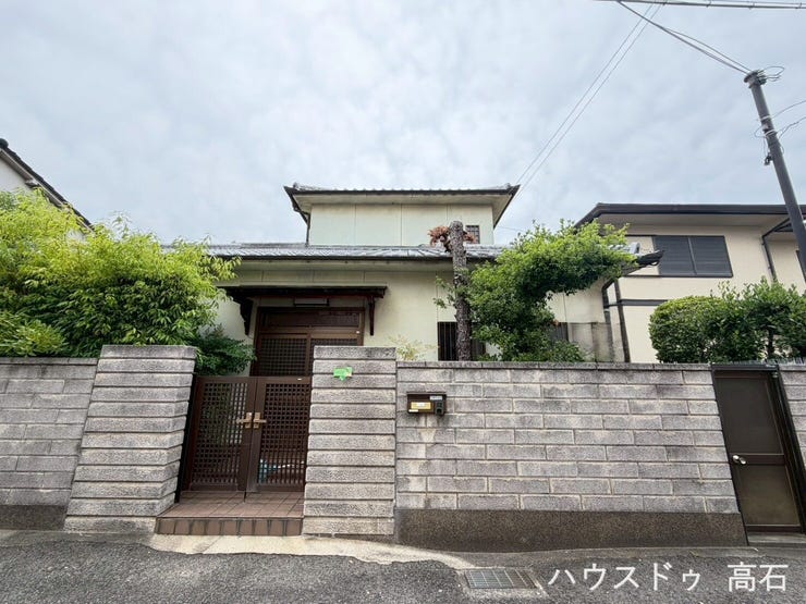 間口が15.7メートルあります。