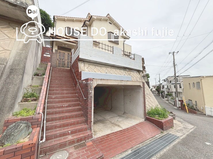 【外観】
令和8年4月外壁塗装・内装リフォーム完成予定!
4LDKの再生住宅
各居室6帖以上の広さ♪
キッチン・バス・トイレ・洗面新調!