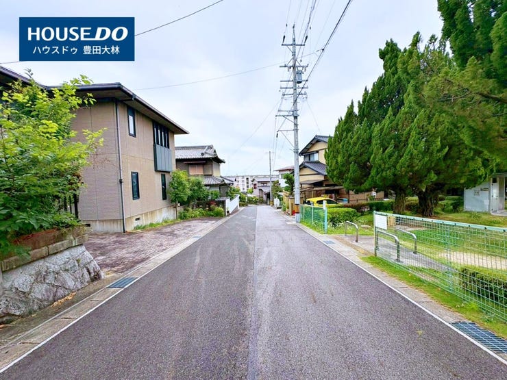 *西保見小学校・保見中学校*
見るだけ聞くだけOK!【お気軽に資料請求!不動産のことならなんでも/ハウスドゥ豊田大林】