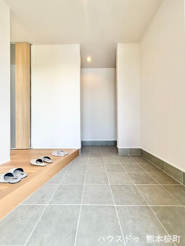 ■「しまう」が叶える美しい玄関■大容量のシューズボックスがあることでいつも整理された、気持ちの良い「家の顔」を保てます。