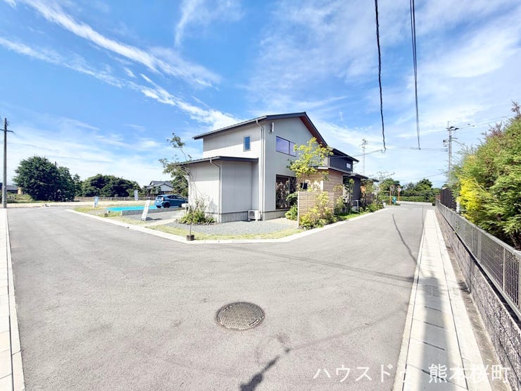 ■理想を叶える新しい暮らしの舞台■高いデザイン性と機能性を兼ね備えた住まい。ここで、家族の新しい物語が始まります。