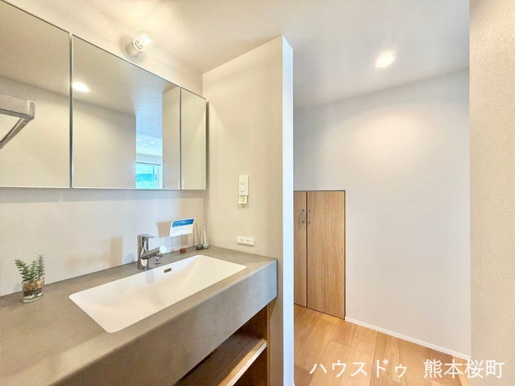 ■清々しいリフレッシュ空間■自分を磨き、気持ちを切り替える。心地よい光が差し込むプライベートスペース。