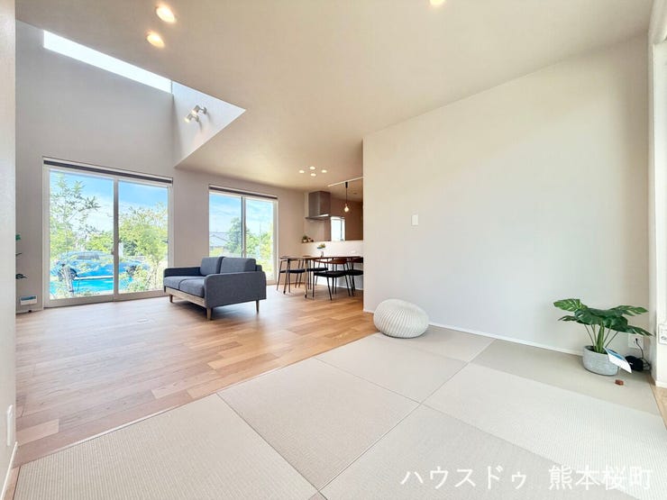 ■1階3.87帖畳スペース■ゲストをもてなし、昼寝や家事にも使える、畳のぬくもりが心地よい多目的万能スペース。