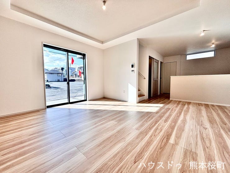 ■□■安らぎと笑顔の中心地■□■陽光が優しく降り注ぎ、会話が自然と弾む。ここでは、毎日が特別な時間へと変わります。