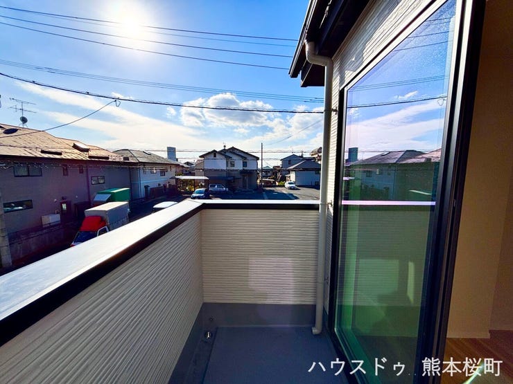 ■□■空の下の開放的な特等席■□■日光浴や読書、外の空気を感じながらリフレッシュ。暮らしを豊かにする、もう一つの心地よい空間です。