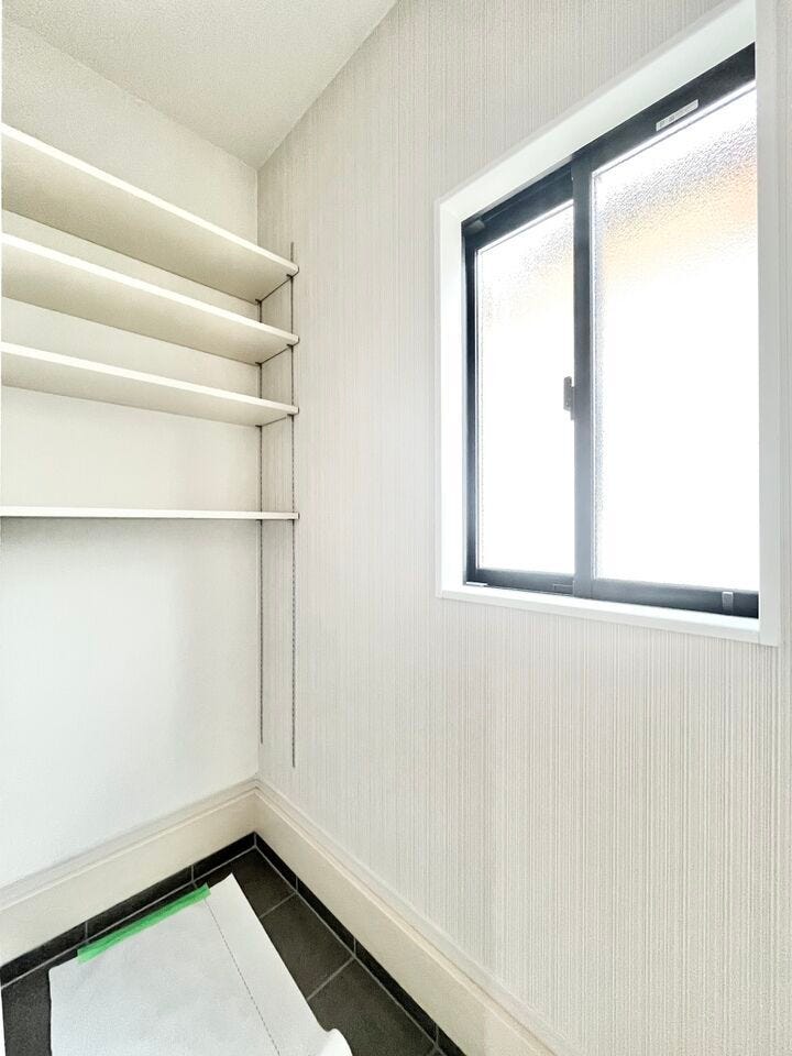 ■□■シューズインクローク■□■
クローゼット付きの玄関でベビーカーやゴルフバッグなど大きな荷物も収納できます♪たっぷり収納のシューズボックスもついているのでいつでもスッキリとした玄関でお出迎え♪