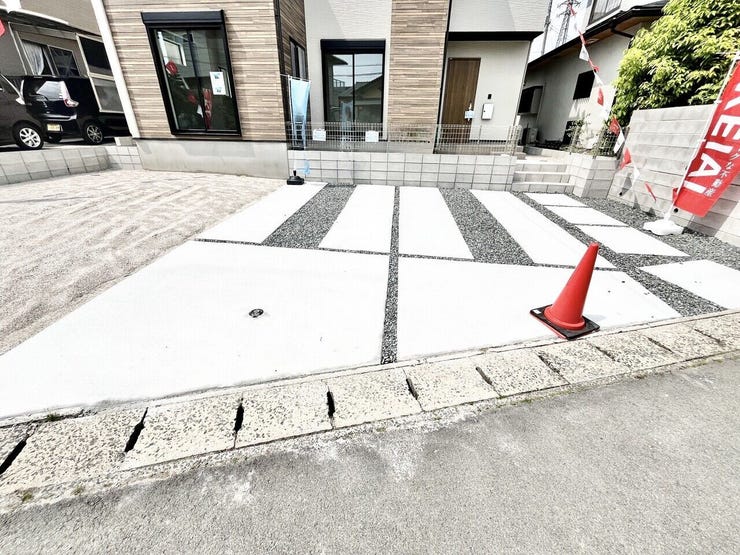 ■□■駐車スペース■□■
カースペースには、普通車2台駐車可能です!