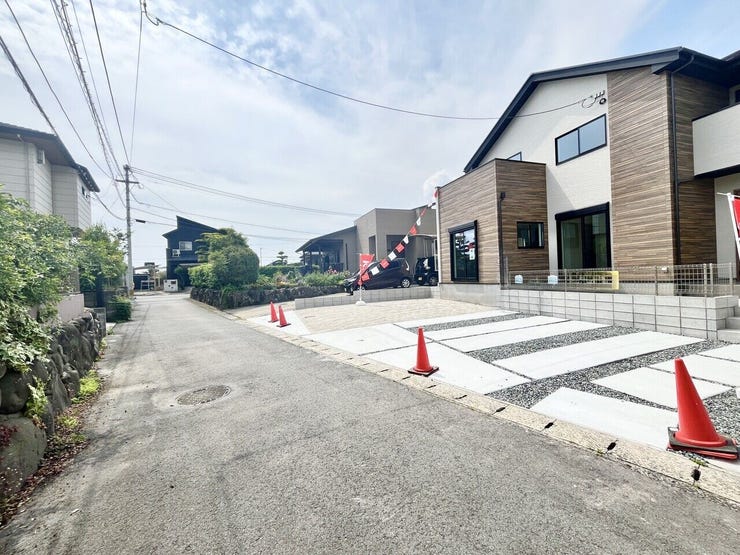 ■□■前面道路■□■
秋津小学校・桜木中学校エリア♪
コンビニや病院が近く、生活に便利です♪