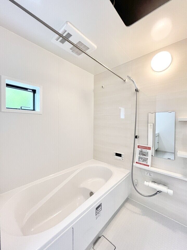 ■□■浴室■□■
広々とした1坪のバスルームです♪浴室暖房乾燥機付きなので、雨の日のお洗濯も安心◎冬場の入浴も快適にお過ごしいただけます♪