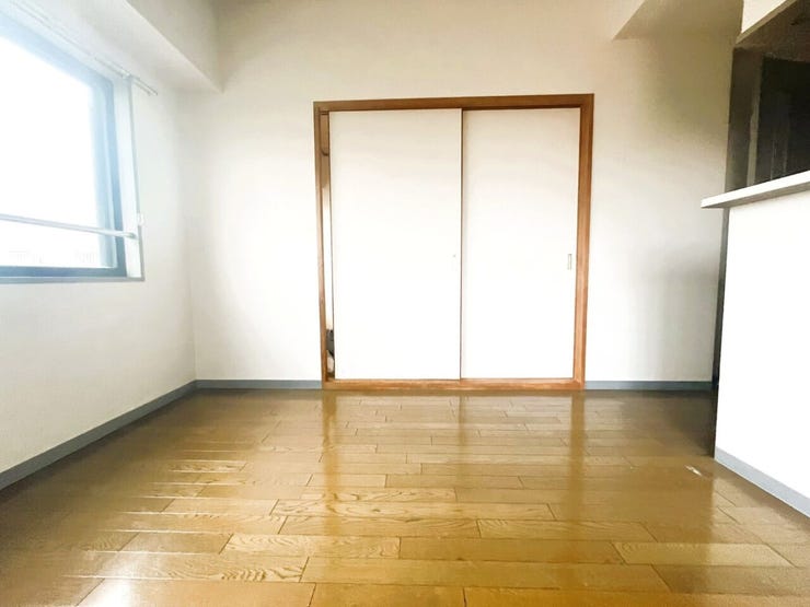 お子様の成長と共に「住まい方」も変化していきます。居室にはクローゼットを完備し、自由度の高い家具の配置が叶うシンプルな空間です。