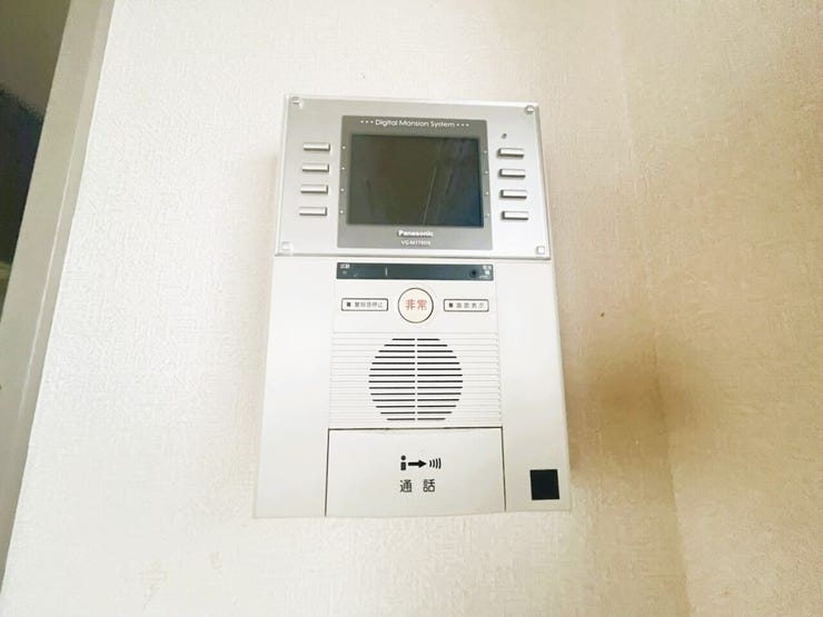 来訪者の確認をして対応出来るTVモニター付インターホン!お子さまのお留守番にも安心ですね!