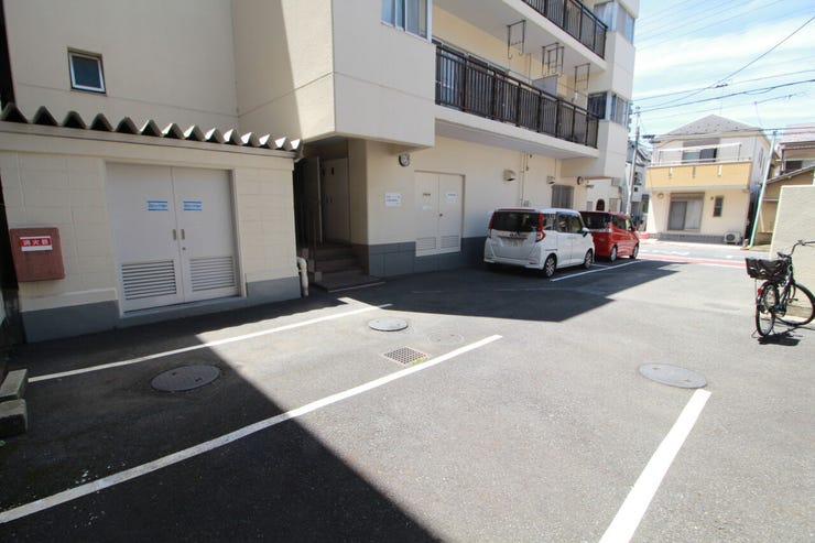 敷地内にカースペースがあれば、お出かけやお買い物の際の搬入出もらくらくです。
