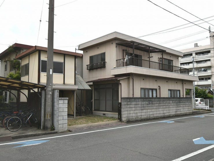 外観を南東側より撮影
