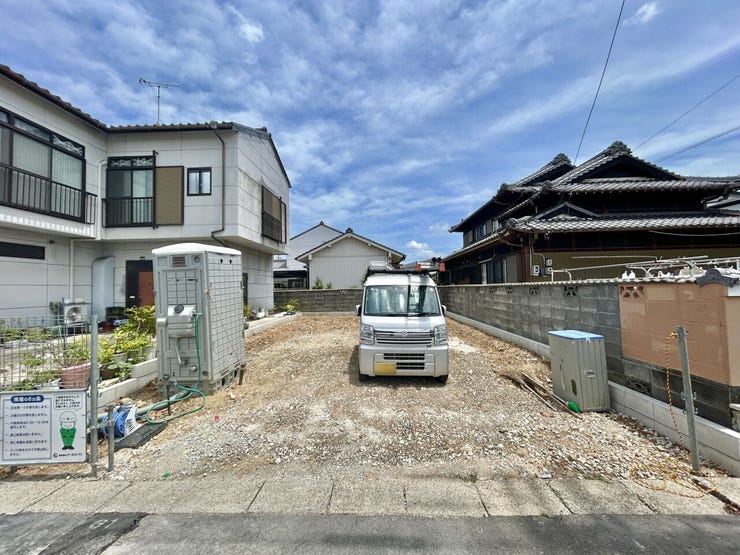 ◇外観写真◇
出来上がるお家は、15帖のLDKとなっています。家族が集まって食事をしたり、くつろいだりするのに十分な広さです。リビングにも収納スペースを確保しているので、助かりますね♪