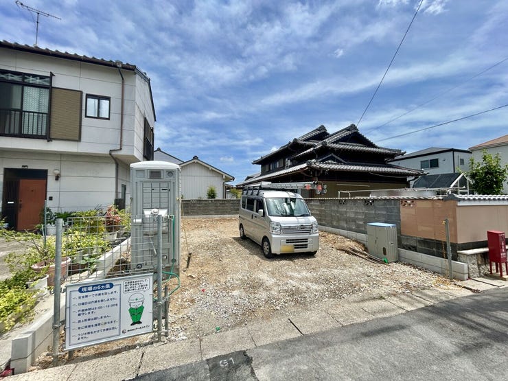 ◇外観写真◇
スーパーやドラッグストア、コンビニ、郵便局など、毎日の生活に必要な施設が徒歩圏内に充実しています。周辺施設が充実しているかどうかも物件選びにおいては大切なポイントですね。