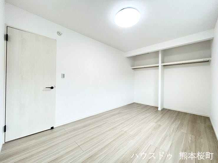 ■2階6帖洋室②■寝室、書斎、趣味の部屋。家族の成長やライフスタイルに合わせ、様々な使い方ができる快適な空間です。