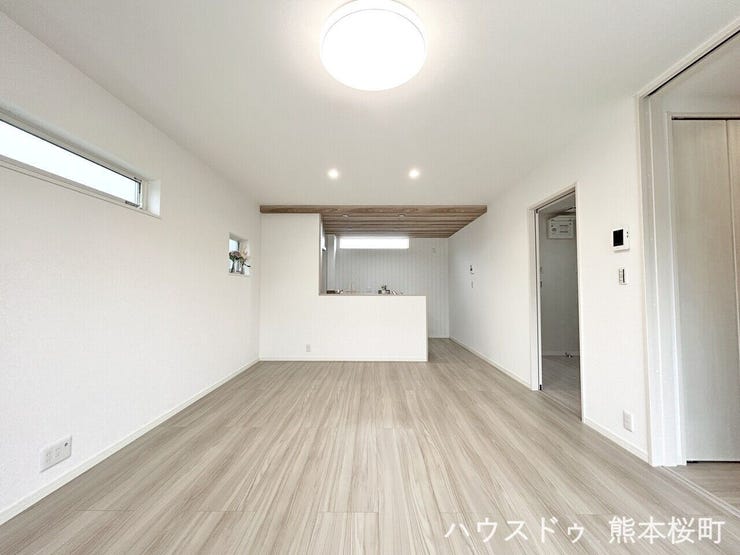 ■家族の笑顔が集う中心地■お気に入りの家具を迎え、窓からは心地の良い光が差し込みます。