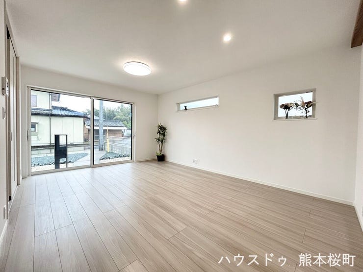 ■安らぎと笑顔の中心地■陽光が優しく降り注ぎ、会話が自然と弾む。ここでは、毎日が特別な時間へと変わります。