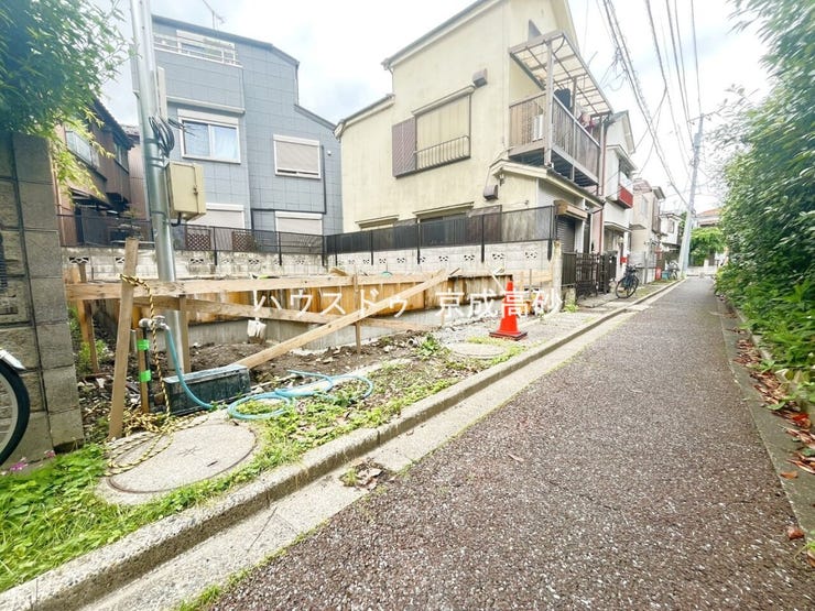 前面道路含む外観
