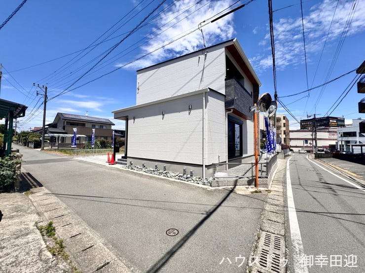 ■理想を叶える新しい暮らしの舞台■高いデザイン性と機能性を兼ね備えた住まい。ここで、家族の新しい物語が始まります。