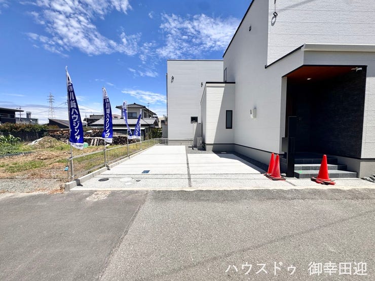 ■車と趣味の幅が広がる場所■単なる駐車スペースではない、洗車やタイヤ交換、DIYにも使える多目的な屋外スペースです。