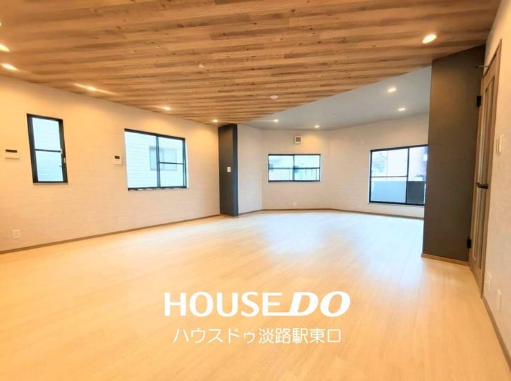 【リビング】
とても広いリビングです
リノベーション済!おしゃれできれいです♪