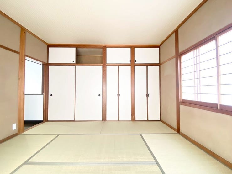 2階の和室です。畳はやはり落ち着きますよね♪