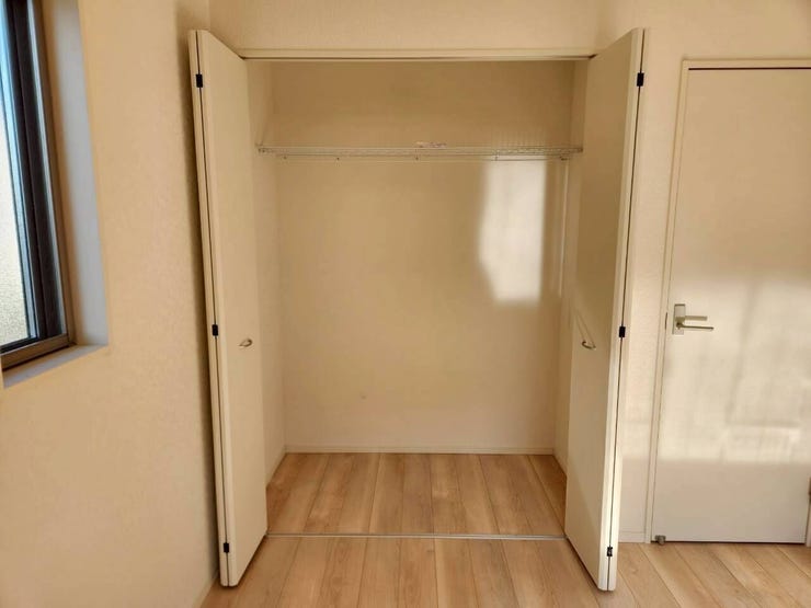 洋服以外にも季節家電なども収納可能
