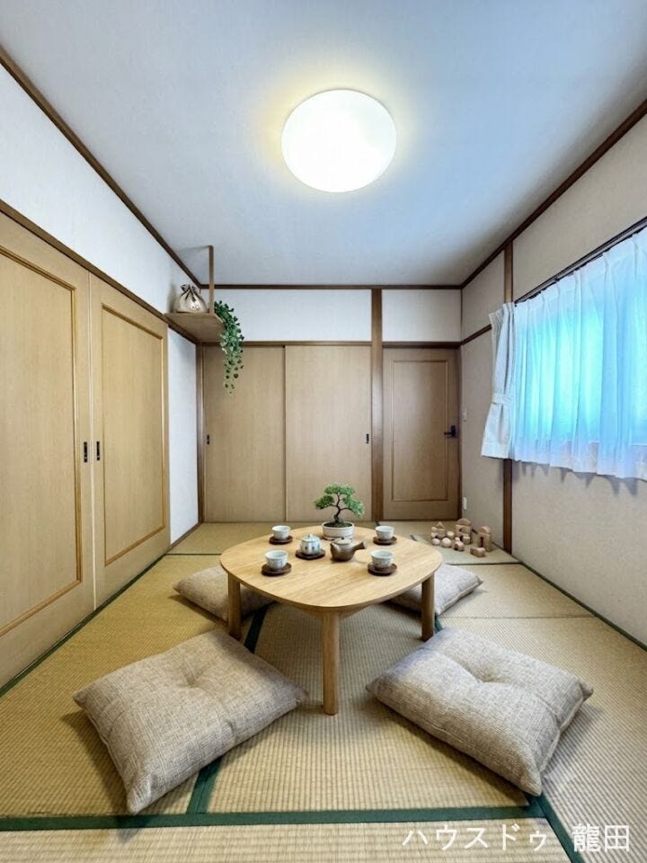 ■□■和室■□■
家族みんなでゴロゴロくつろげる安らぎの和室。急な来客時の客間としても重宝する便利な空間です
※家具設置イメージ