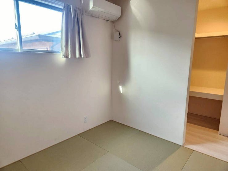 大きなクローゼット付きで、お部屋を広くスッキリと使うことができます。