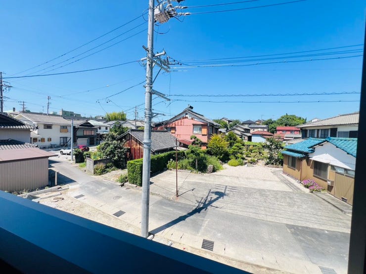 視界を遮る高層建造物がなく、心地よい光と風を感じられる開放的な眺望。日当たりの良さを実感できる現地へ、ぜひお気軽に内覧にお越しください。