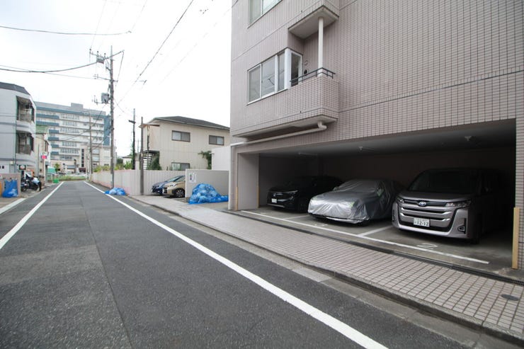 敷地内にカースペースがあれば、お出かけやお買い物の際の搬入出もらくらくです。