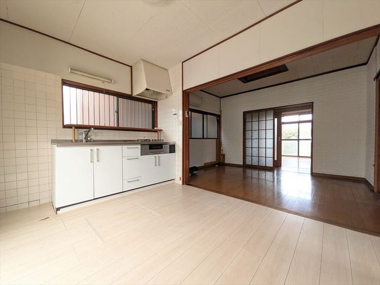 扉を開けると12帖の一間としてお使いただけます。