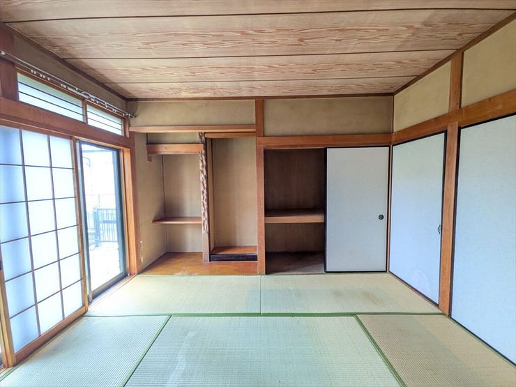 1階 8帖の和室
床の間と押入れつきです。