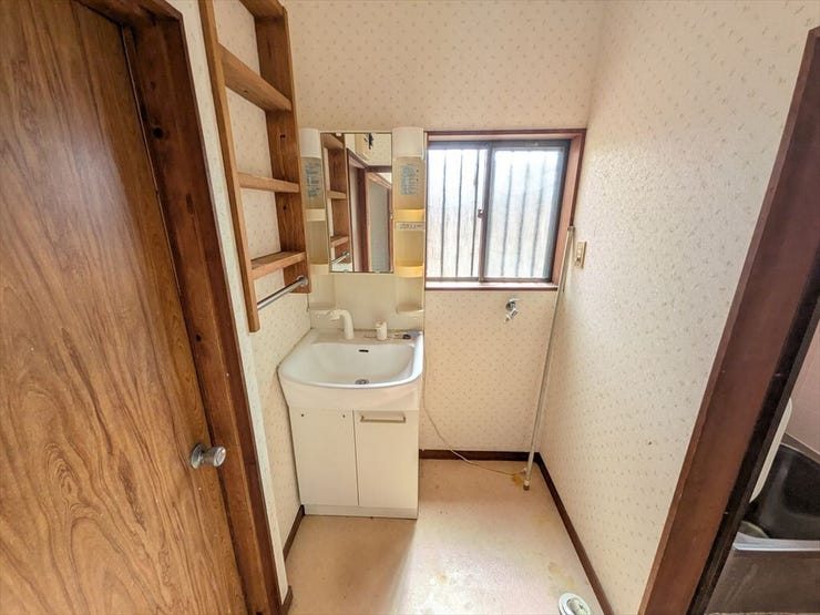 鏡付きの洗面台
