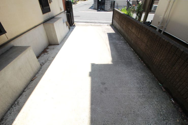 通勤や家族の送迎など、毎日の生活にマイカーが欠かせない方にとって駐車場は大切な条件です。